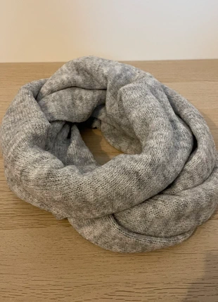 Echarpe grise, marque: Pimkie, état: Très bon état, 4,00 €, 4,90 € Protection acheteurs incluse