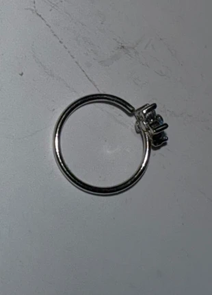 Neuspiercing bloem, staat: Heel goed, € 2,00, € 2,80 inclusief Kopersbescherming