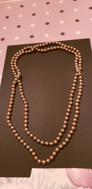 Long collier perles dorées plastique
