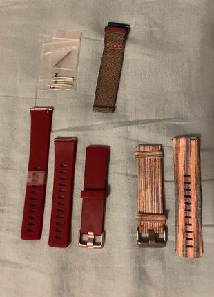 Lot de bracelets pour montre connectée Fitbit Versa / Sense, marke: Fitbit, zustand: Neu, 3,50 €, 4,38 € inklusive Vinted-Käuferschutz