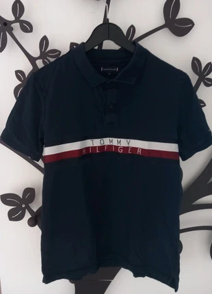 Shirt Tommy hilfiger, merk: Tommy Hilfiger, staat: Heel goed, maat: 16 jaar / 176 cm, € 5,50, € 6,48 inclusief Kopersbescherming