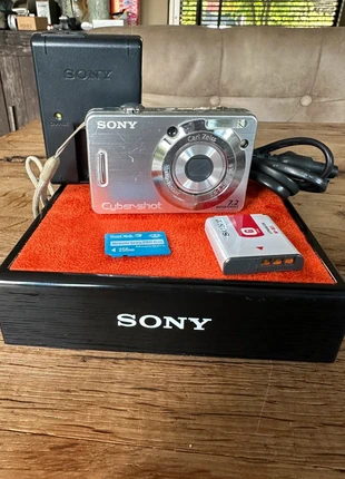 Sony DSC-W55 digital camera - met batterij, memorystick, lader, marque: Sony, état: Très bon état, 75,00 €, 79,45 € Protection acheteurs (Pro) incluse