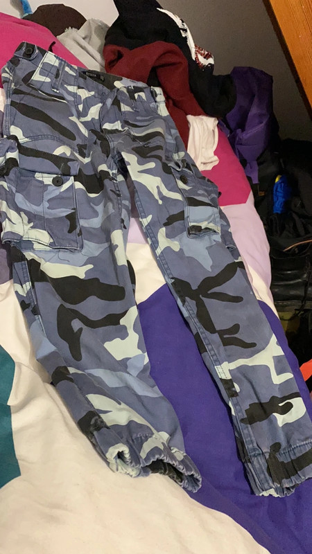 aleación Llorar Oblicuo Pantalon militar azul de bershka - Vinted