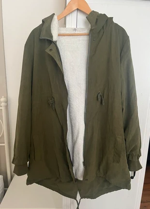 Groene jas met witte teddy fleece, marque: niet gekend, état: Très bon état, taille: XL / 42 / 14, 20,00 €, 21,70 € Protection acheteurs incluse