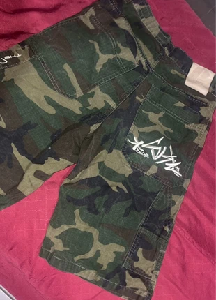 jorts blueskin camo W28, marke: JNCO, zustand: Sehr gut, größe: M, 50,00 €, 53,20 € inklusive Vinted-Käuferschutz