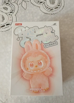 Labubu authentique neuf, marke: POPMART, zustand: Neu, mit Etikett, größe: 4 Jahre / 104, 25,00 €, 26,95 € inklusive Vinted-Käuferschutz