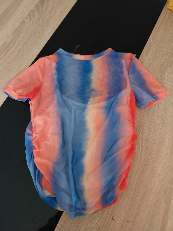 Tee shirt court