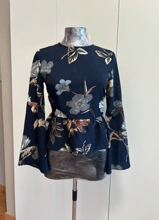 Parisian floral bell-sleeved peplum top (S/36), marque: Parisian, état: Neuf sans étiquette, taille: S / 36 / 8, 7,00 €, 8,05 € Protection acheteurs incluse