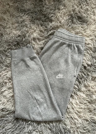 Jogging Nike S – Très bon état, merk: Nike, staat: Heel goed, maat: S, € 30,00, € 32,20 inclusief Kopersbescherming