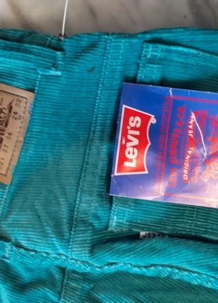 Pantalon Levi's , marque: Levi's, état: Neuf avec étiquette, taille: XXS / 32 / 4, 20,00 €, 21,70 € Protection acheteurs incluse