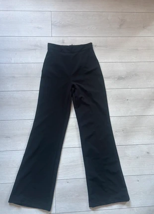 Pantaloni neri a zampa eleganti, Shein, brand: Shein, condizioni: Nuovo senza cartellino, taglia: S / IT 40 / EU 36, €3.00, €3.85 include la Protezione acquisti