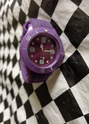 Montre violette, brand: Quartz, condition: Very good, size: One size, €1.00, €1.75 includes Buyer Protection