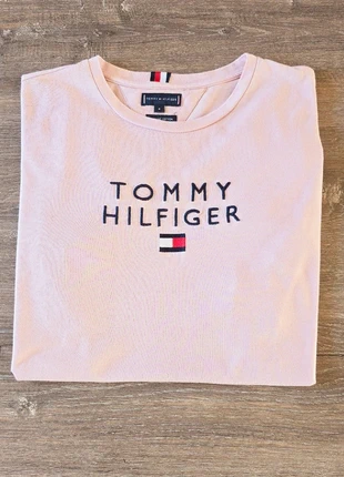 T-Shirt Tommy Hilfiger, marke: Tommy Hilfiger, zustand: Sehr gut, größe: M, 23,00 €, 24,85 € inklusive Vinted-Käuferschutz