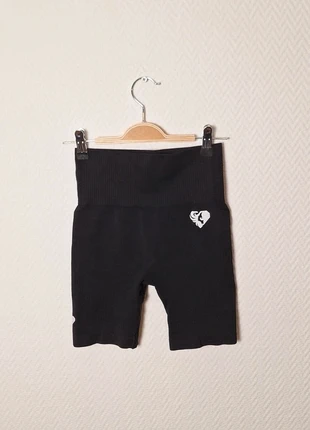 Short Women's Best taille XS couleur noir, marke: Women's Best, zustand: Sehr gut, größe: XS / 34 / 6, 13,00 €, 14,35 € beinhaltet Vinted-Käuferschutz Pro