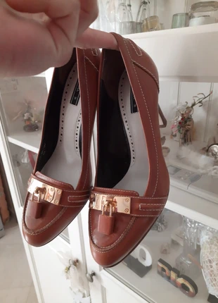 Scarpe Zara col tacco marrone con fibbia, marque: Zara, état: Neuf sans étiquette, taille: 38, 25,00 €, 26,95 € Protection acheteurs incluse