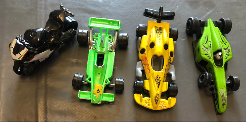 Lot de 4 voitures MAJORETTE métal Racing / Course / Sport