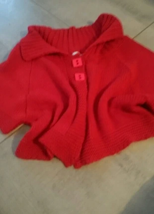Cape gilet rouge, merk: Patrice Breal, staat: Heel goed, maat: XL / 42 / 14, € 10,00, € 11,20 inclusief Kopersbescherming