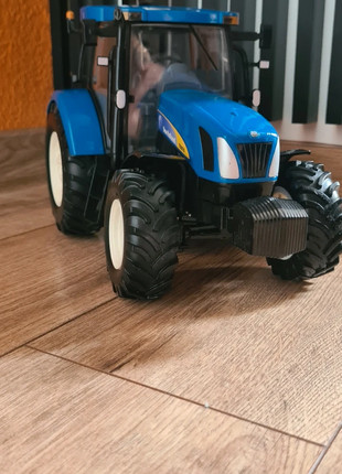 Obrázek k inzerátu: Traktor New Holland na baterie