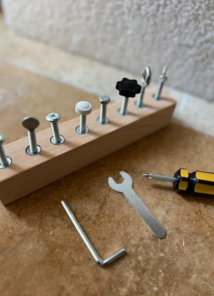 Jeu bricolage en bois Montessori - Outils (neuf) motricité, marque: Montessori, état: Neuf sans étiquette, taille: 3 ans / 98 cm, 15,00 €, 16,45 € Protection acheteurs incluse