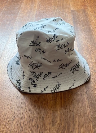 White Reversible Bucket hat, brand: Hat, condition: New without tags, size: One size, £8.00, £9.10 includes Buyer Protection