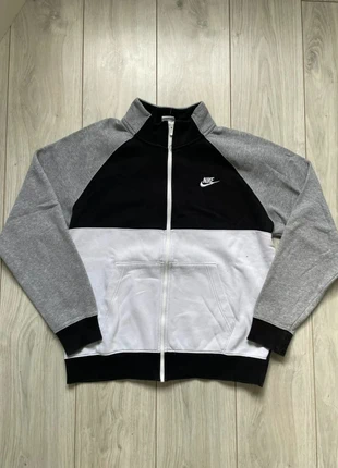 Pull zippé Nike sans capuche noir, blanc et gris logo brodé taille M, marque: Nike, état: Très bon état, taille: M, 20,00 €, 21,70 € Protection acheteurs incluse