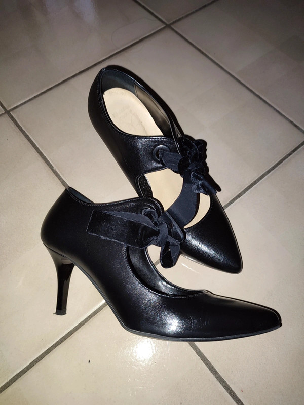 Décolleté 2025 nere bata