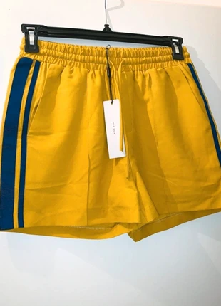 Short fluide jaune moutarde , zustand: Neu, mit Etikett, größe: S / 36 / 8, 3,00 €, 3,85 € inklusive Vinted-Käuferschutz