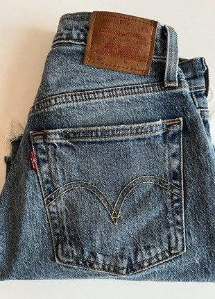 Short Levi’s en jean – Bleu foncé, marque: Levi's, état: Très bon état, taille: XS / 34 / 6, 20,00 €, 21,70 € Protection acheteurs incluse