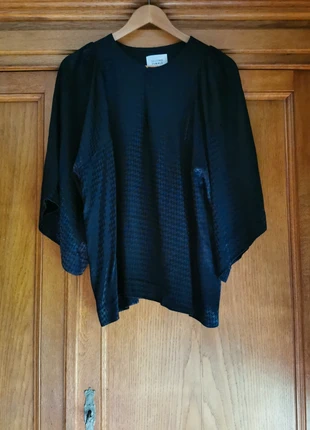 Als nieuw - Verfijnde bloese - Scandinavisch merk Second Female - wijde mouw- M / L 38-40  🖤, brand: Second Female, condizioni: Ottime, taglia: M / IT 42 / EU 38, €13.00, €14.35 include la Protezione acquisti