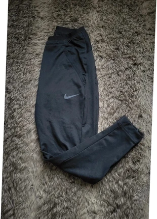 Jogging noir Nike pro femme taille S, marque: Nike, état: Très bon état, taille: S / 36 / 8, 18,50 €, 20,13 € Protection acheteurs incluse