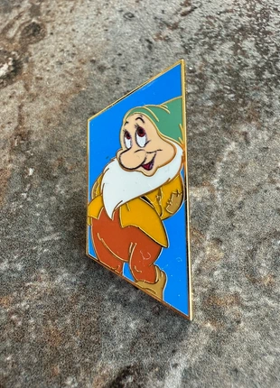 Disney Snow White Seven Dwarfs Bashful blind box pin, merk: Disney, staat: Nieuw zonder prijskaartje, € 10,00, € 11,20 inclusief Kopersbescherming