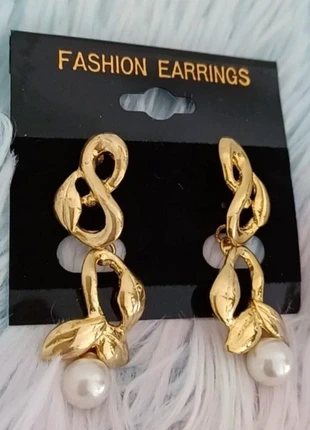 Boucle d'oreille perle longue couleur doré
, merk: Nikel free, staat: Nieuw met prijskaartje, € 4,00, € 4,90 inclusief Kopersbescherming Pro