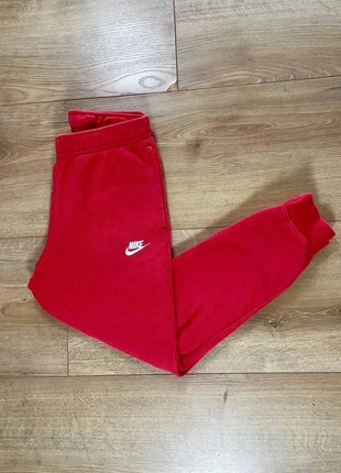 Jogging Nike Swoosh Rouge Logo Brodé Blanc S, marke: Nike, zustand: Sehr gut, größe: S, 24,90 €, 26,85 € beinhaltet Vinted-Käuferschutz Pro