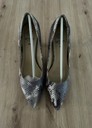 Escarpins femme Urban effet serpent – Pointure 39 – Neufs, merk: Gémo, staat: Nieuw zonder prijskaartje, maat: 39, € 22,00, € 23,80 inclusief Kopersbescherming