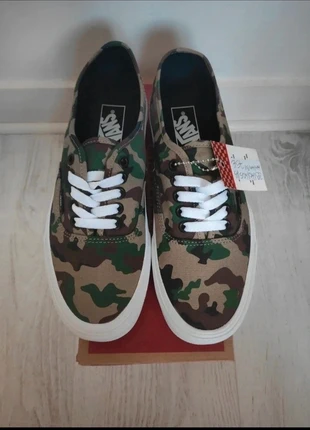 Baskets basses Vans authentic Camo en militaire.Taille 40. Neuves, marque: Vans, état: Neuf avec étiquette, taille: 40, 39,00 €, 41,65 € Protection acheteurs (Pro) incluse