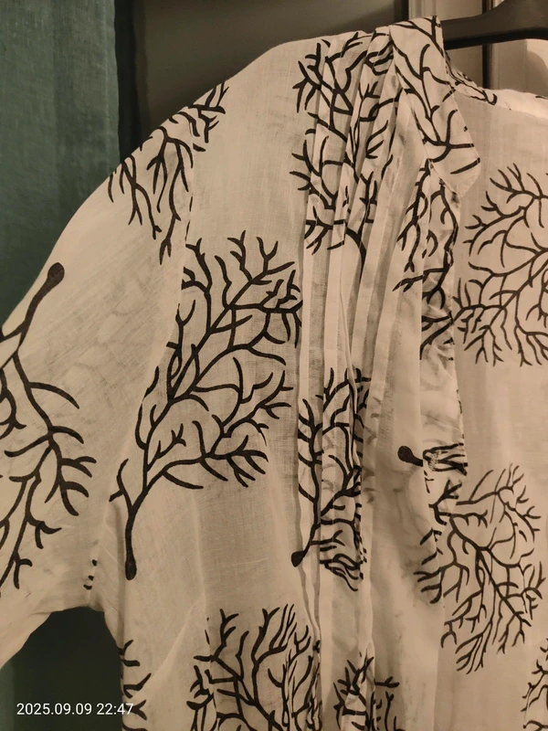 Chemise blanche et noire - photo numéro 3