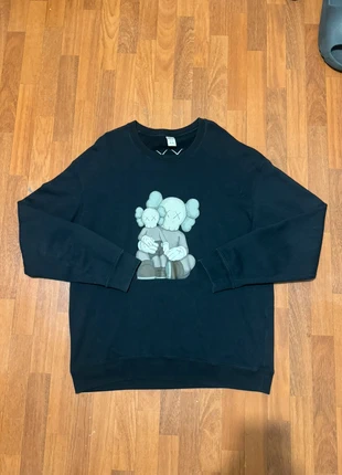 Sweat Uniqlo X kaws, marca: Uniqlo, estado: Muy bueno, tamaño: XL, 25,00 €, 26,95 € Protección al comprador incluida