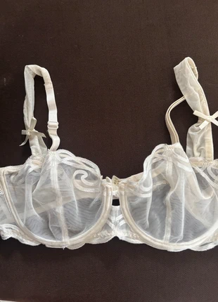 Soutien gorge chantelle corbeille ivoire, marque: Chantelle, état: Bon état, taille: 95D, 3,00 €, 3,85 € Protection acheteurs incluse