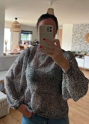 Haut motif légèrement transparent, merk: sans marque, staat: Heel goed, maat: Universele maat, € 6,00, € 7,00 inclusief Kopersbescherming