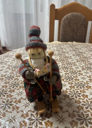 Statuina in legno – Sciatrice vintage in abiti invernali, estado: Novo com etiquetas, €3.00, €3.85 inclui Proteção do Comprador