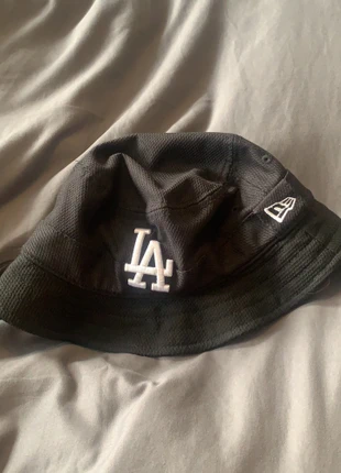 La raiders mesh bucket hat new era medium, brand: New Era, condition: Good, £15.00, £16.45 includes Buyer Protection