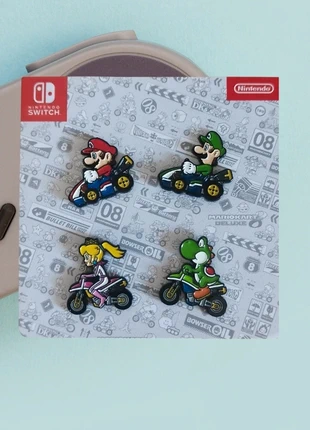 Lot de 4 Pins Mario Kart – Nintendo Switch Officiels, marca: Collection, estado: Novo sem etiquetas, €13.50, €14.88 inclui Proteção do Comprador