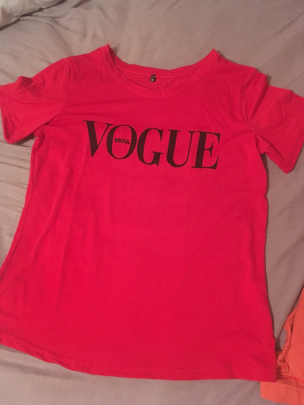 Tee Shirt rouge noir Vogue Séoul neuf taille M 4