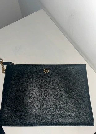 Pochette Gucci GG Marmont noire en cuir - Authentique - Très bon état, brand: Gucci, condition: Very good, €350.00, €368.20 includes Buyer Protection