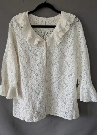 Chemise en dentelle crème à volants taille estimée M/L très bon état, état: Très bon état, taille: M / 38 / 10, 16,00 €, 17,50 € Protection acheteurs (Pro) incluse