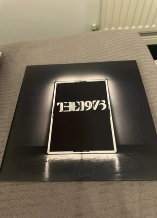 1975 10 Year Anniversary Vinyl White, condition: Very good, £35.00, £37.45 includes Buyer Protection