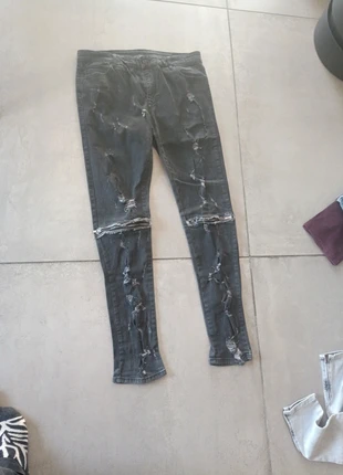 Pantalon troué noir Asos homme tailleW34 L 86 cm, marke: ASOS, zustand: Gut, größe: L, 5,00 €, 5,95 € inklusive Vinted-Käuferschutz