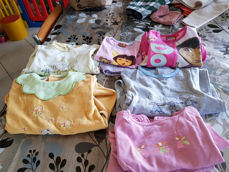 Lot de vêtements fille 2 ans