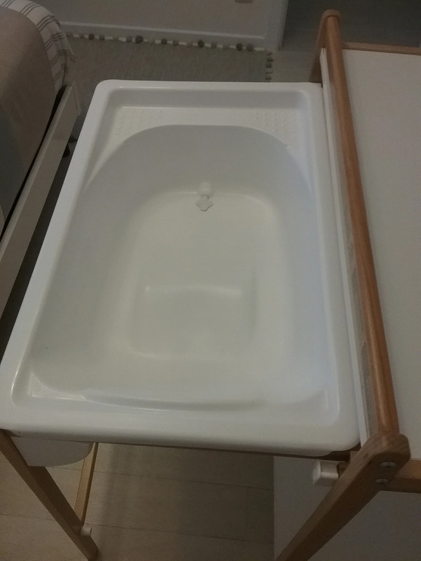 Table A Langer Avec Baignoire Escamotable Vertbaudet Vinted Table A Langer Avec Baignoire Escamotable Vertbaudet Vinted