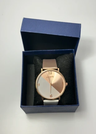 Two-Tone Watch | Rose Gold & White | New with Box, marca: Local, estado: Nuevo sin etiquetas, tamaño: Talla única, 12,00 €, 13,30 € Protección al comprador incluida